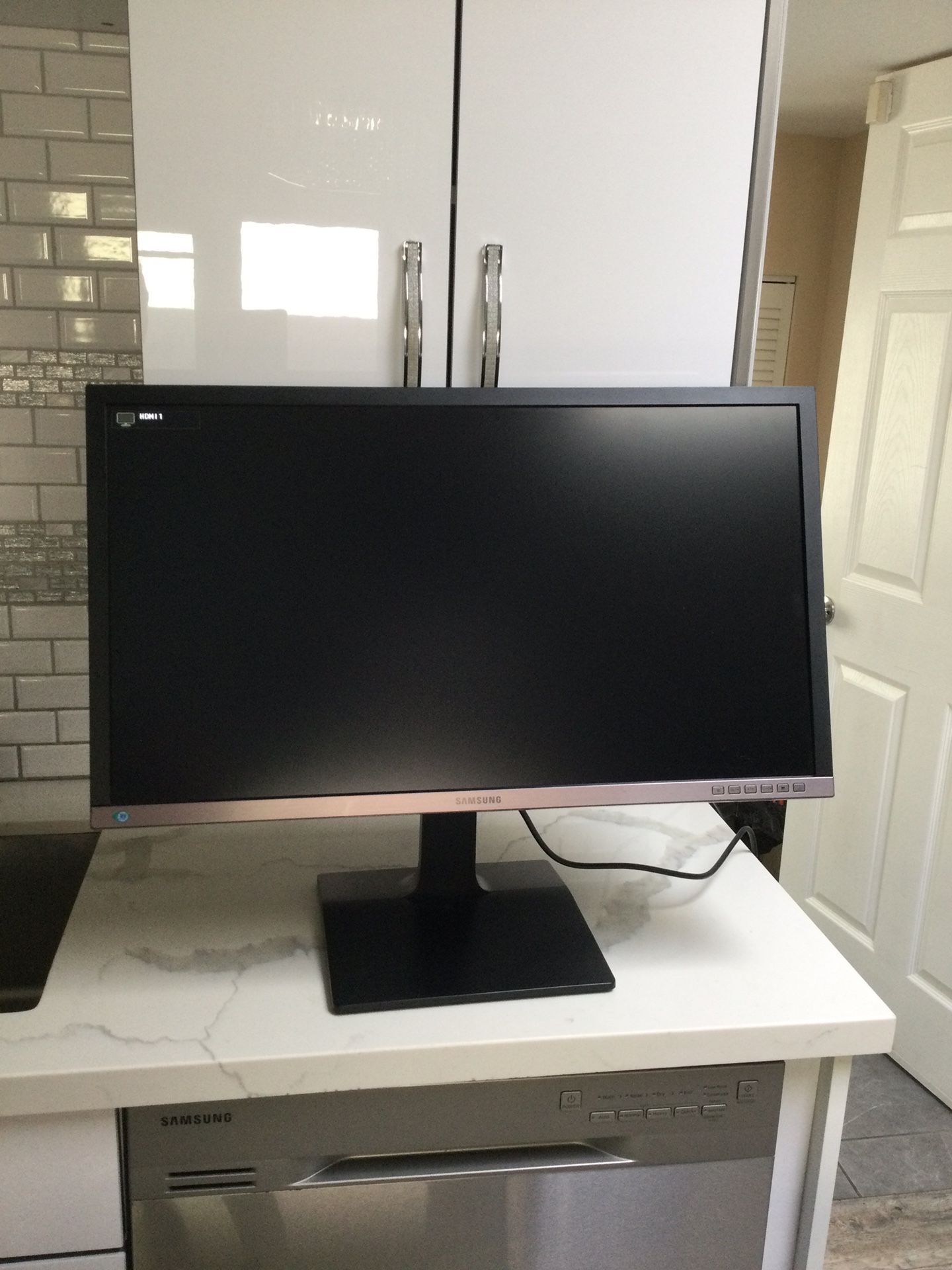Samsung Monitor 28 Inches With HDMI Port /4k/