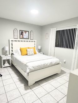 Queen size bed and night stands
