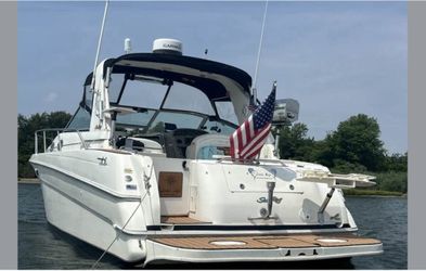 🚩 WINTER DEAL — 1998 Sea Ray 290 Sundancer — Turn-Key, Loaded, Priced to Sell FAST! 🚩  If you’ve been waiting for the right clean, upgraded Sundance