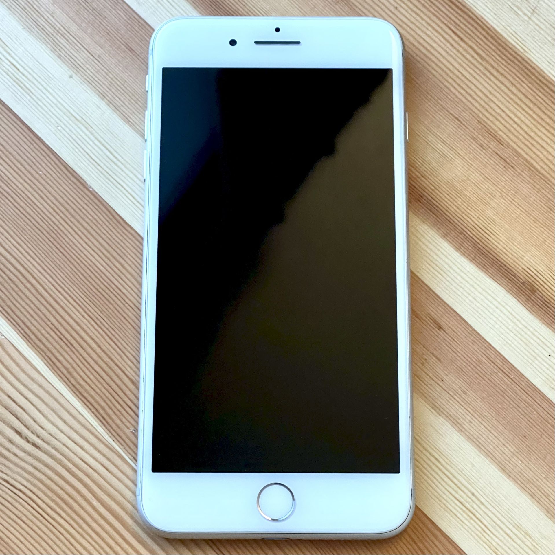 iPhone 8 Plus (Silver | 64GB | Unlocked)