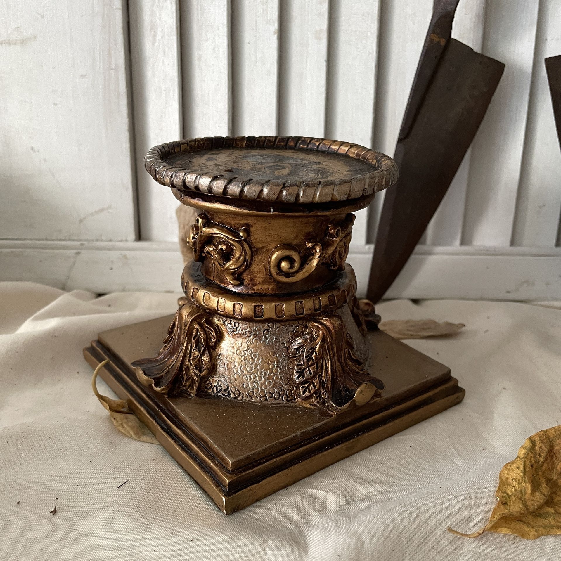 Candle holder