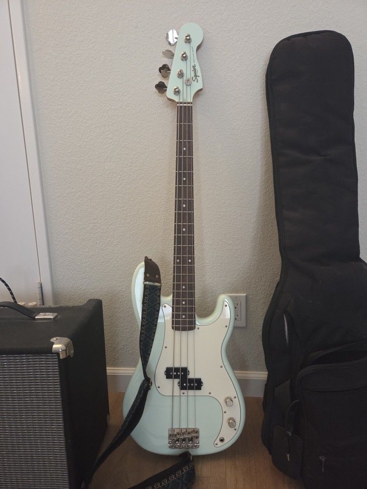 Squier Precision Bass and Fender Rumble 25W AMP