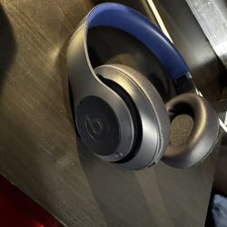 2023 Beats Studio Pro Navy Color 