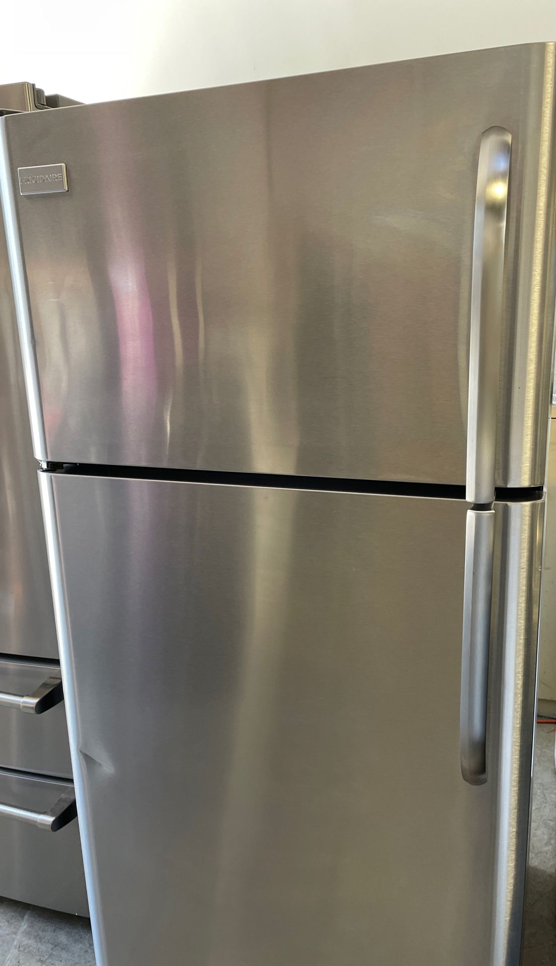 Frigidaire 18 cf stainless steel refrigerator / ice maker