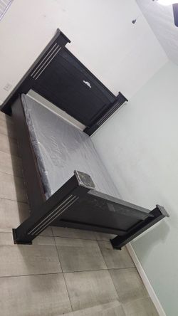 Queen bed with box 100$