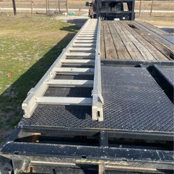 32ft$350/40ft$499(Aluminum Extension Ladders)