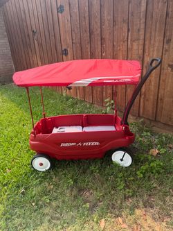Radio Flyer  Deluxe Wagon with Canopy