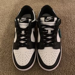 Woman’s Nike Shoes-New!