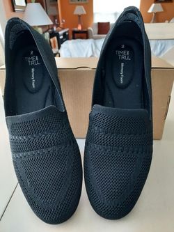 Size 9 black woman's shoe