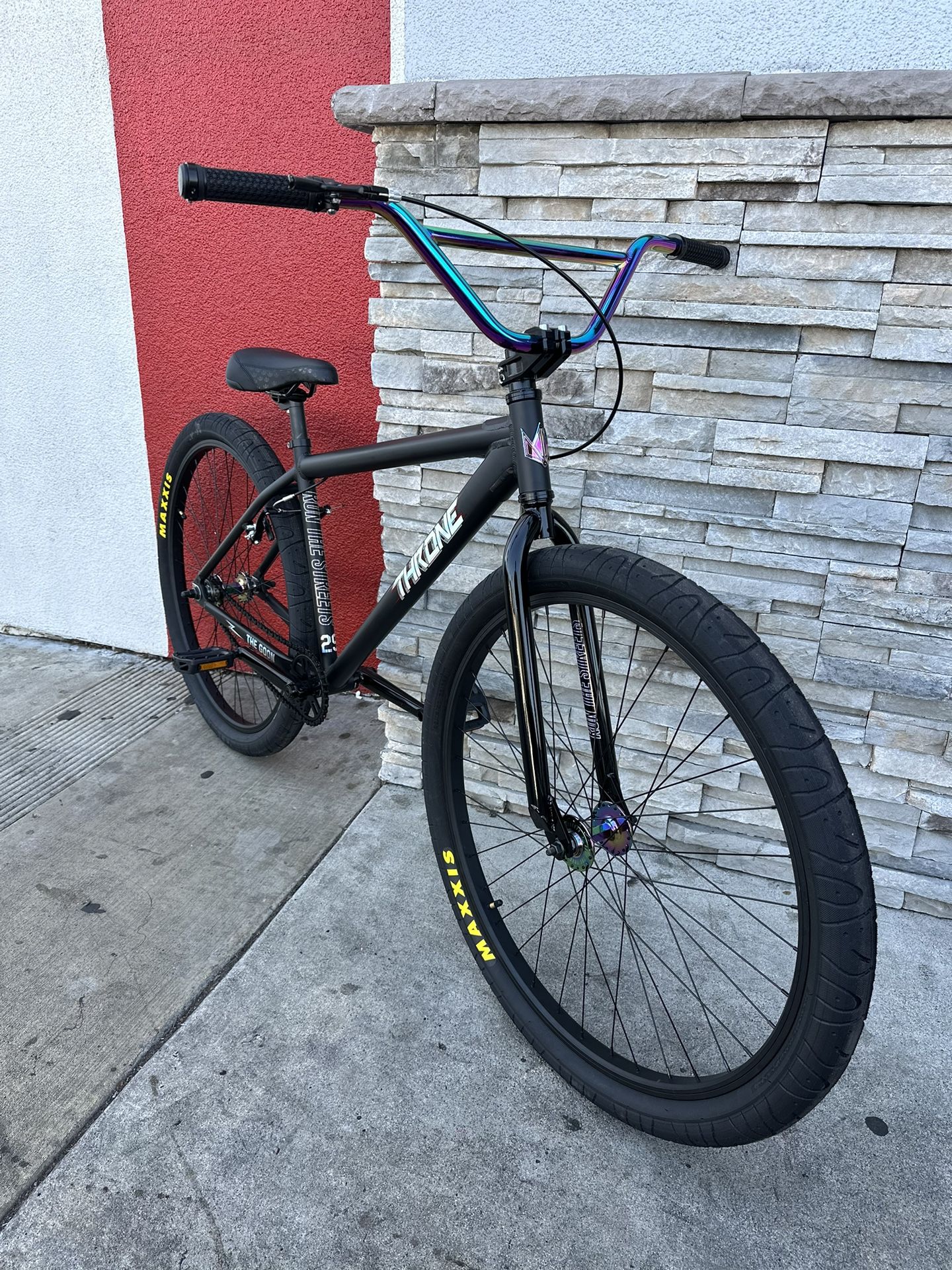 Throne Goon 29” Bike