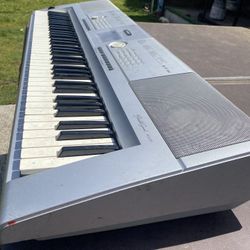 yamaha keyboard , medium 