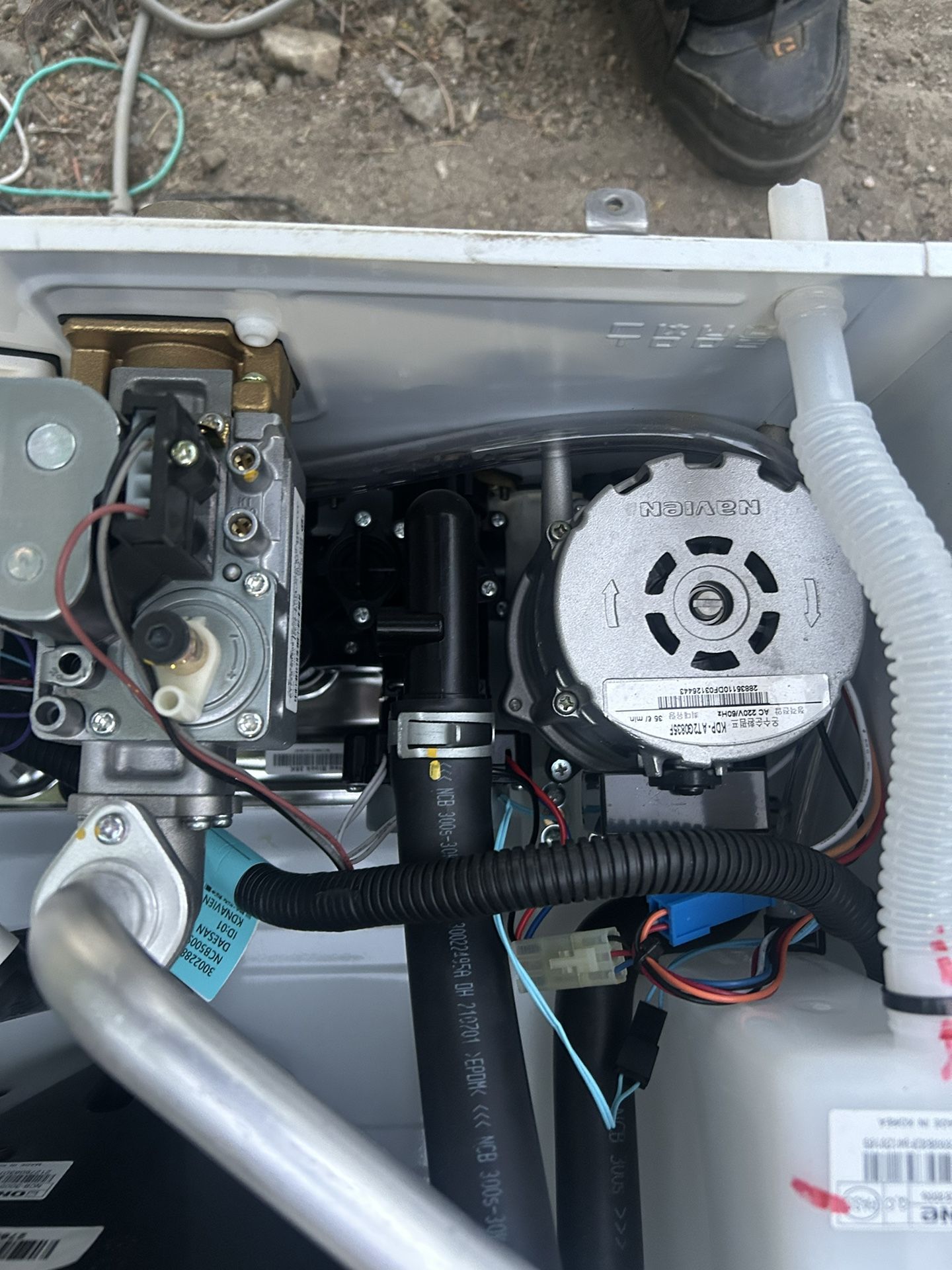 🔥 Navien NCB 552 Combi Tankless Water Heater – Brand New – $800