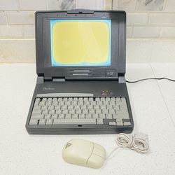Very Rare Compaq Contura Laptop 4/25 Series 2820D w/ Mouse and power adapter Read Below…