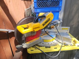 Dewalt 12" Sliding Miter Saw and very good working condition