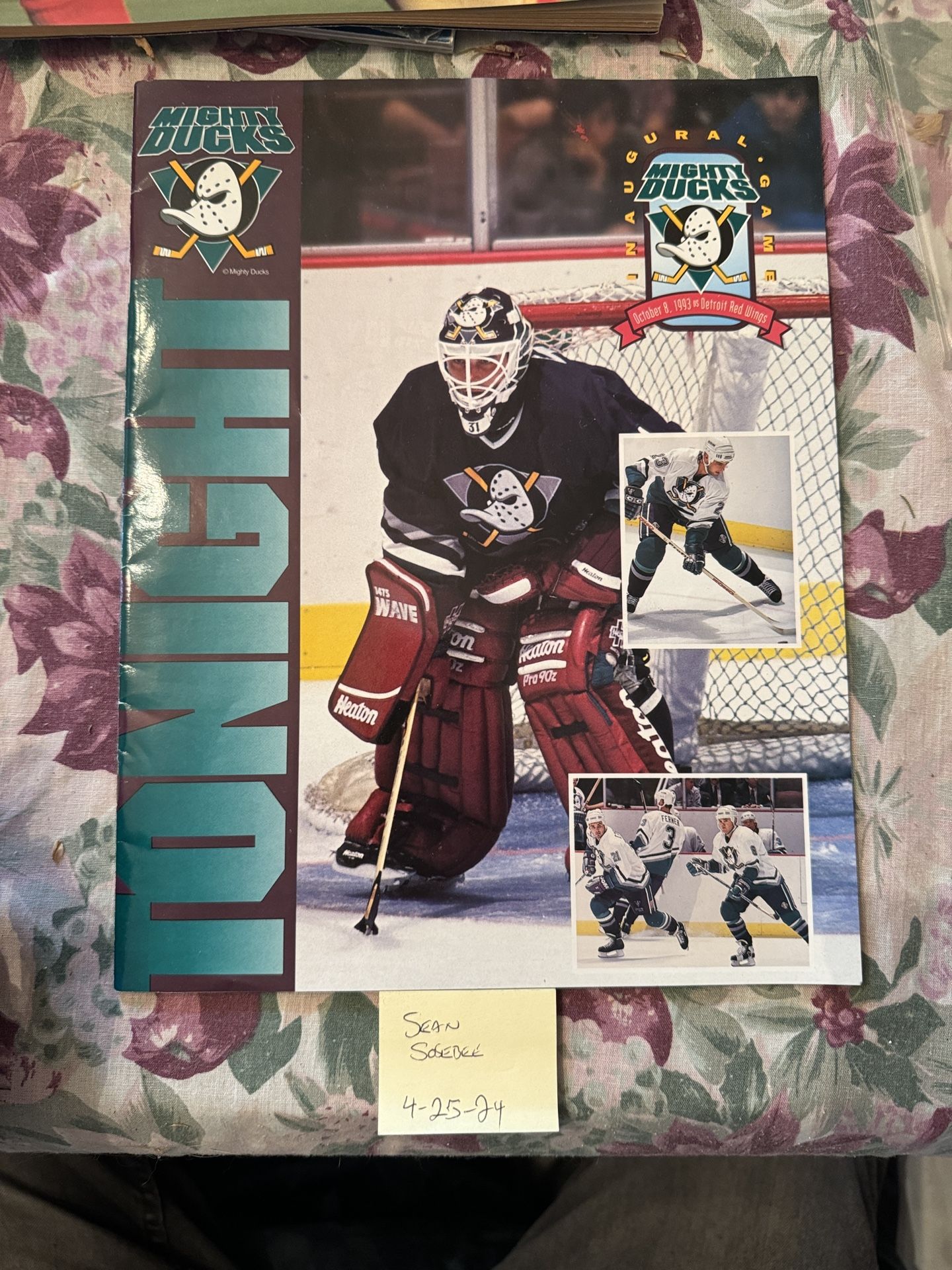 Mighty Ducks vs Detroit Red Wings 10/8 1993 Inaugural Game Program with 6 autos