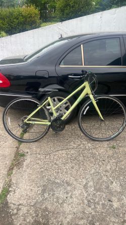 This is a Liv Alight 3 hybrid bicycle in a light lime color.