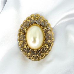 Vintage Large Center Pearl Oval Shaped Goldtone Brooch No Marking