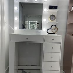 Make Up Hollywood Vanity 