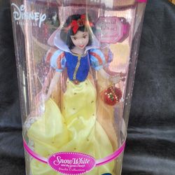 Disney Princess Snow White Brass Key 25th Anniversary Porcelain Doll