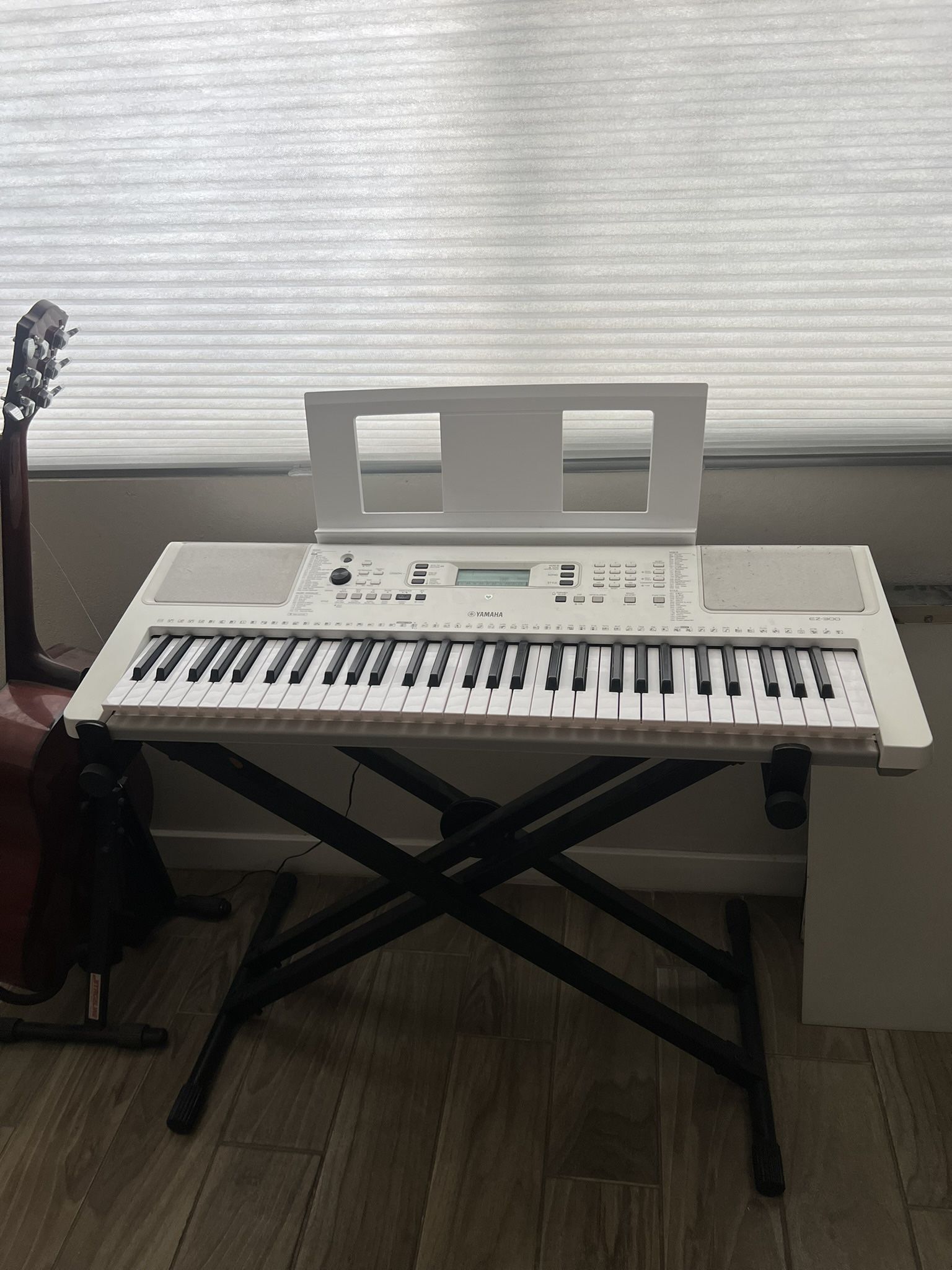 Yamaha EZ 300 61 Key Keyboard