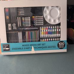 Art Set New Only Missing Pencil Sharpener