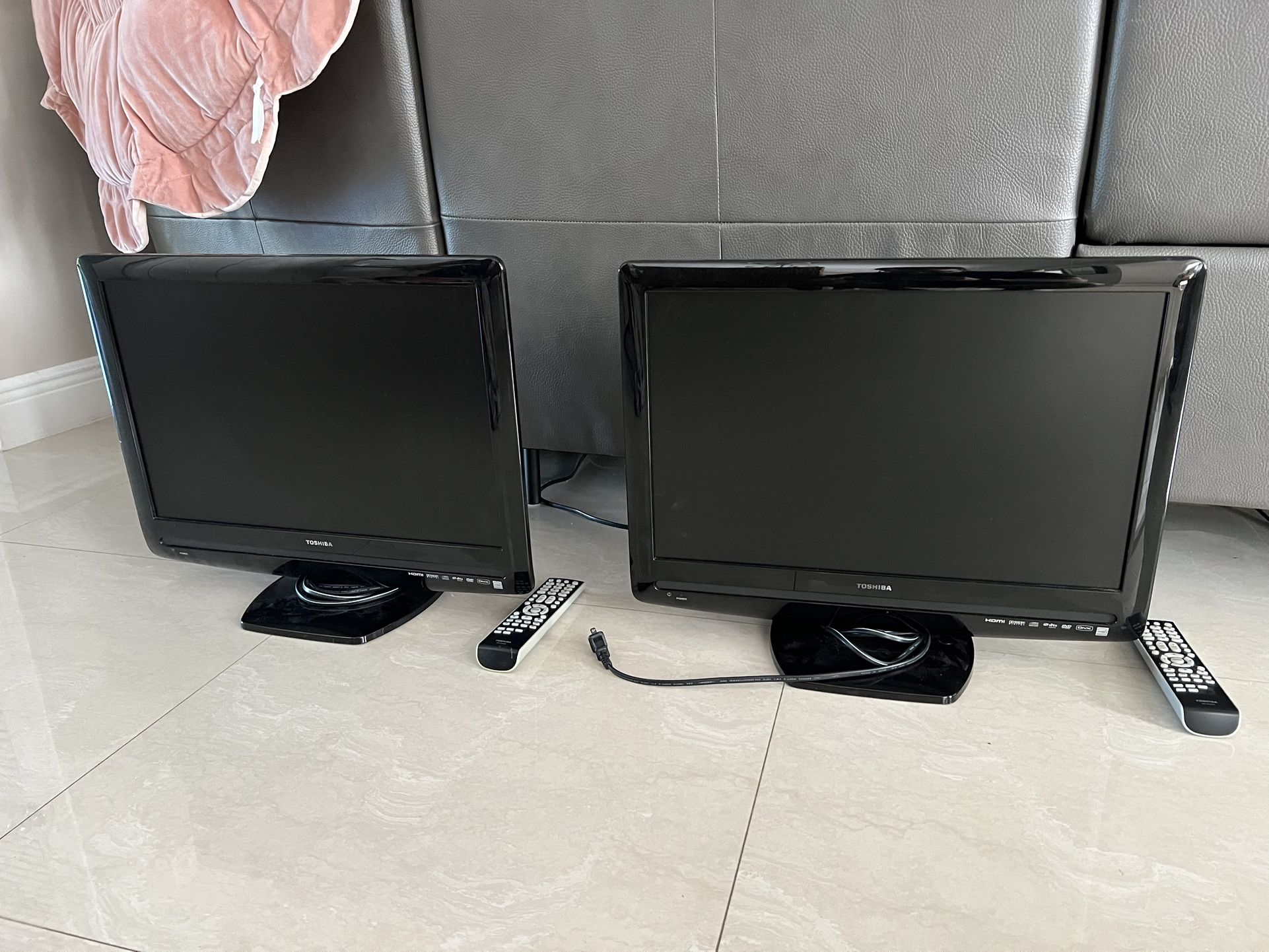 “Toshiba 22″ LCD TV/DVD Combo (TWO)– (satellite, HDMI ready)”