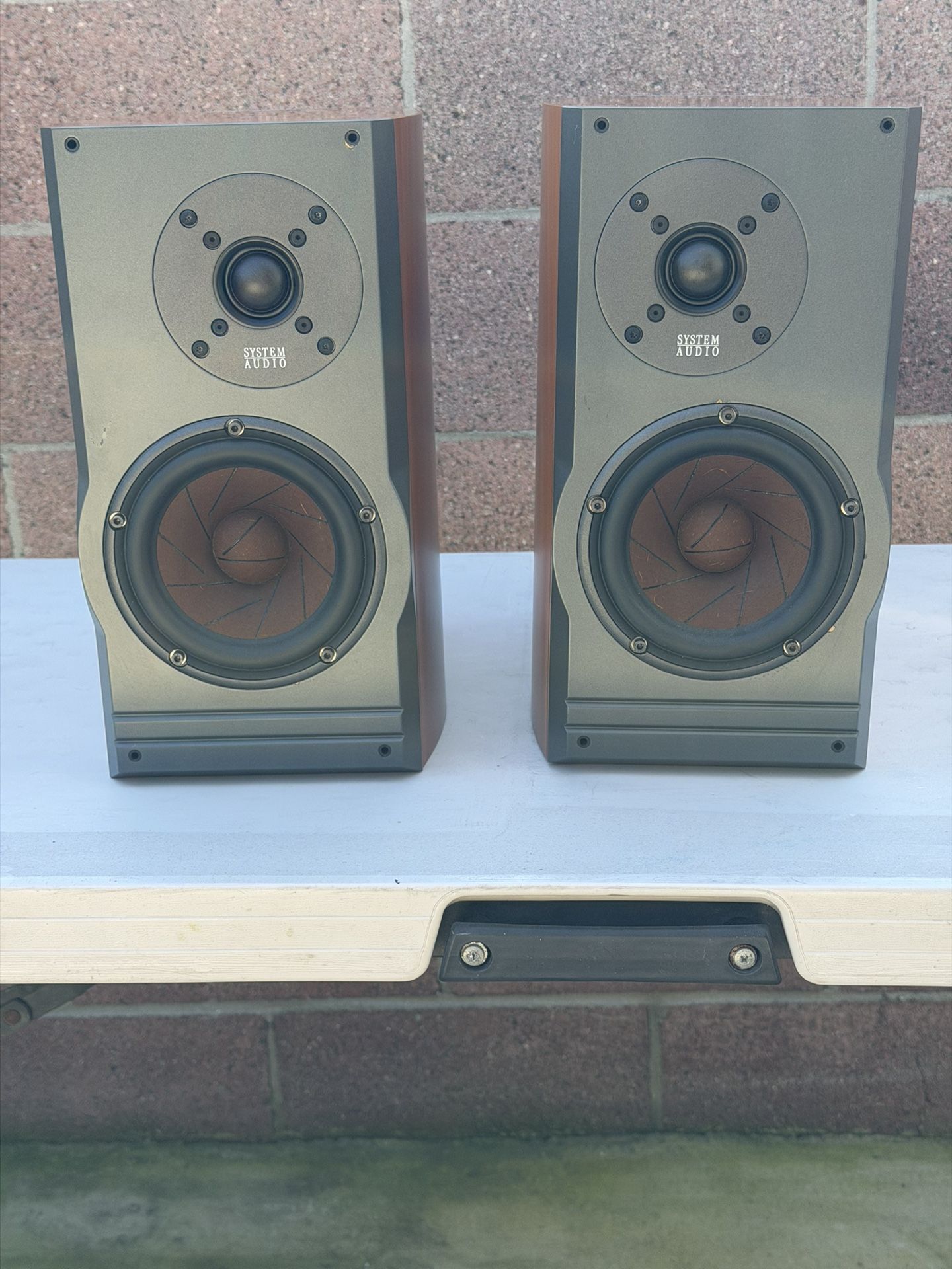 System Audio SA2K Bookshelf Speakers