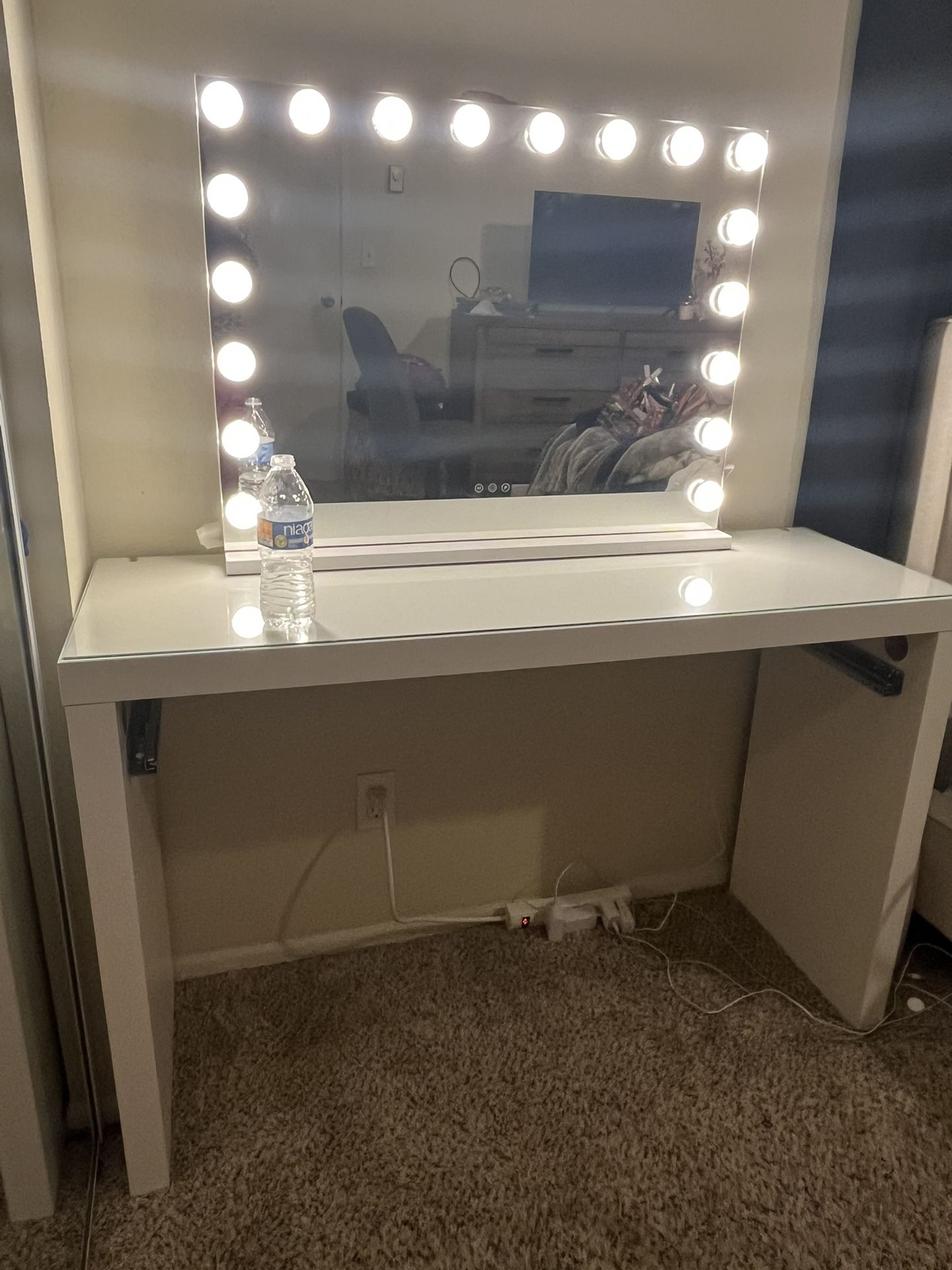 Makeup vanity