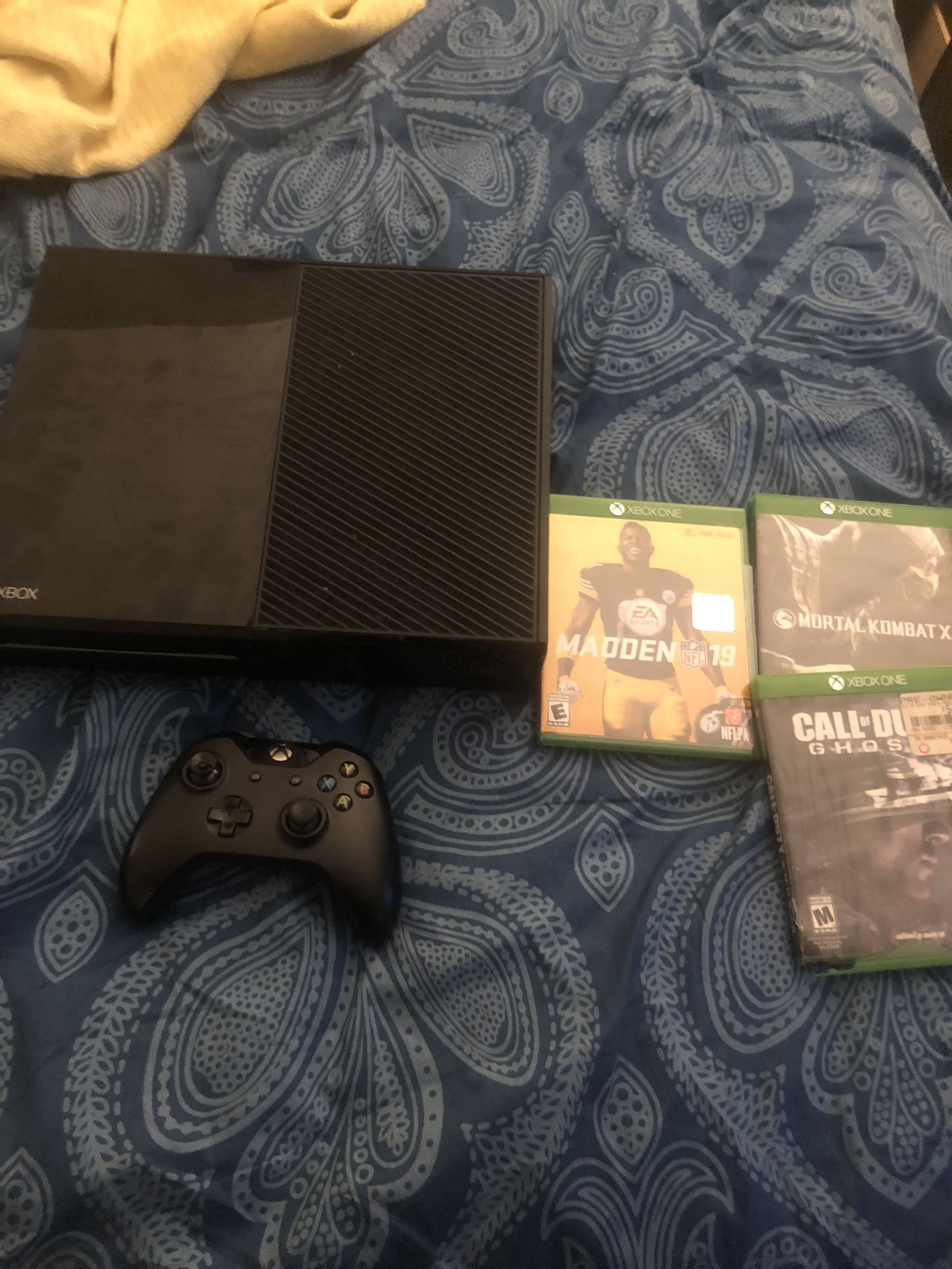 Needs Update Xbox One W/ Games,1 Wireless Remote