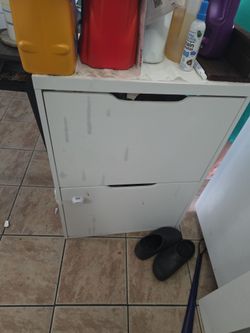Shoe cabinet