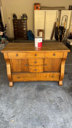 Dresser/chest of drawers