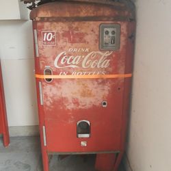 Old Coca Cola Machine
