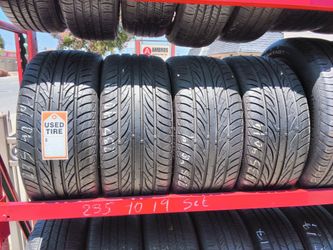 Set 4 used Tires 235 40 19 summit Ultramax