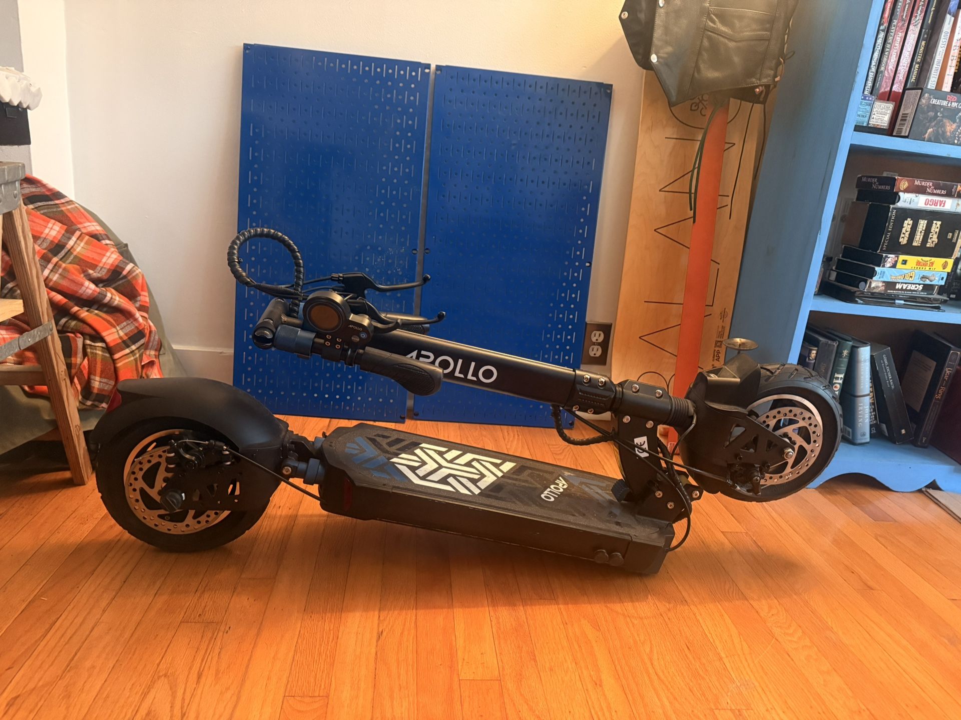 Apollo Electric scooter