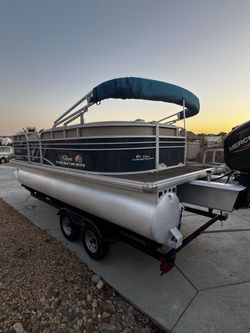 2020 sun tracker 20dlx party barge 90hp 109 hrs