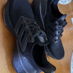 💥 LIKE NEW Black Adidas Ultraboost Shoes – Men’s Size 5.5 – $65