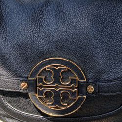 Tory Burch   Leather Purse ( Medium Size )