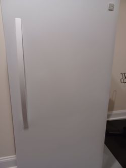 Nice freezer like new 6 months warranty