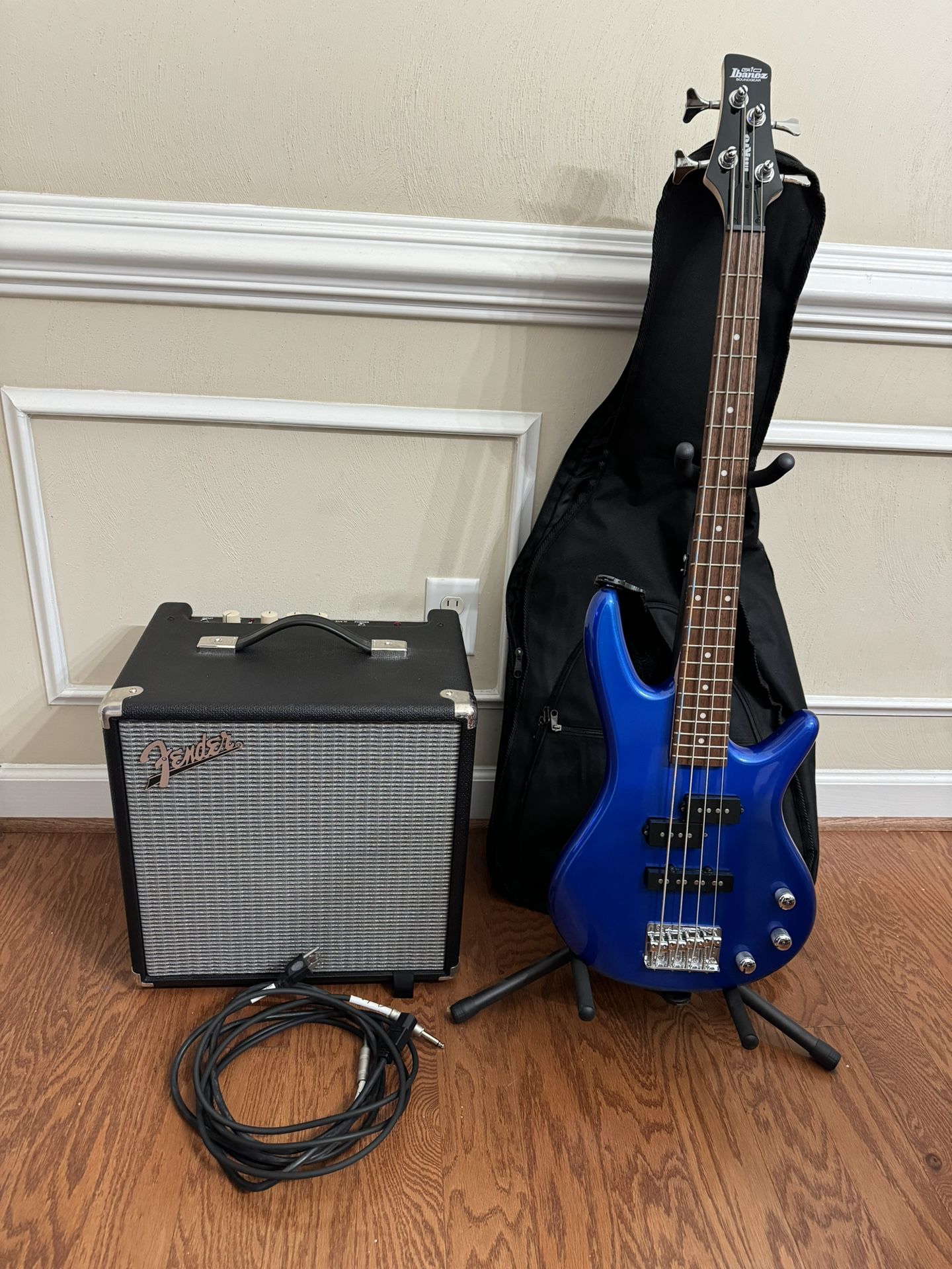  Ibanez Short-Scale Bass Guitar & Fender Rumble 25 Amplifier