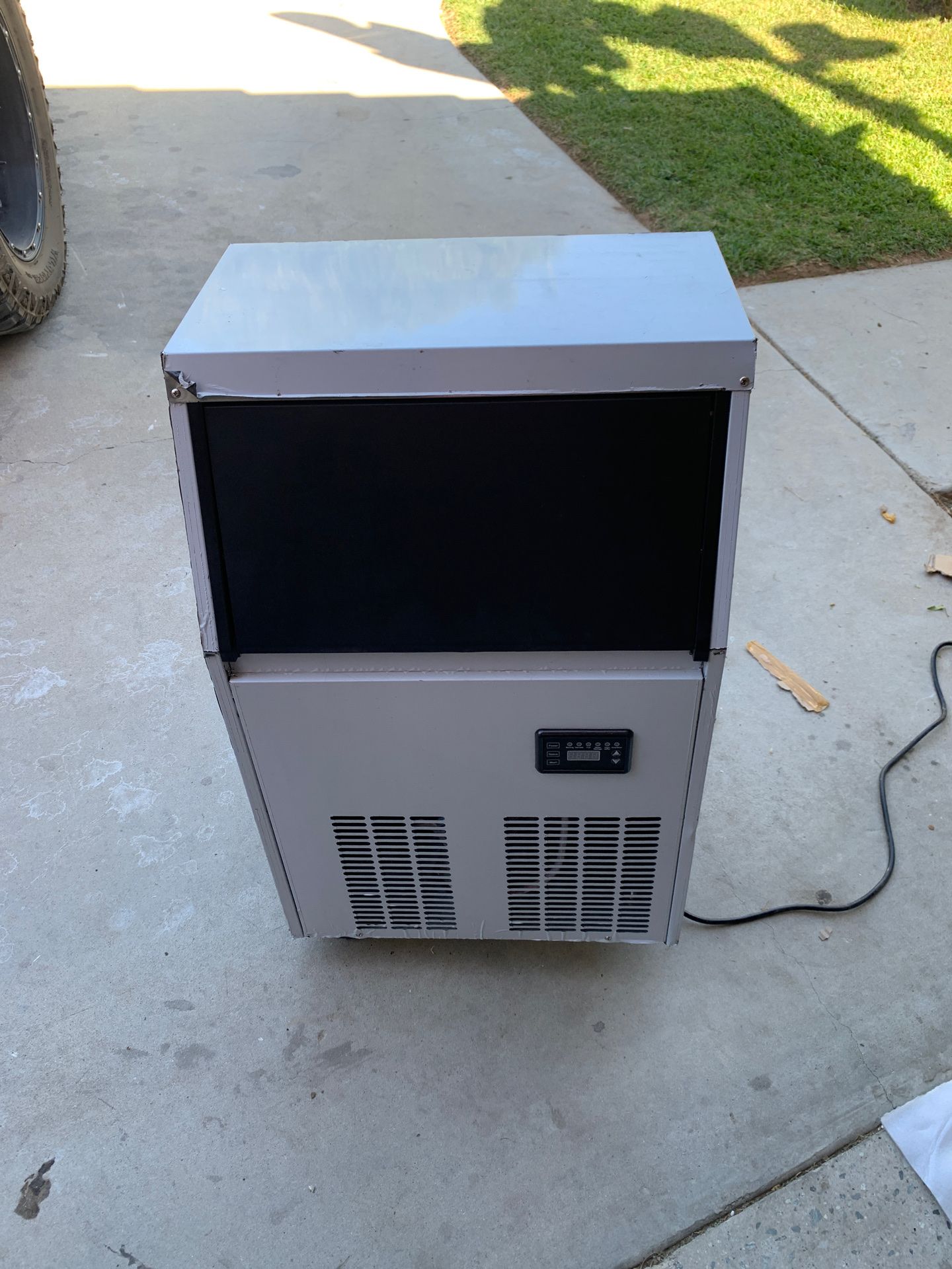 Ice making machine