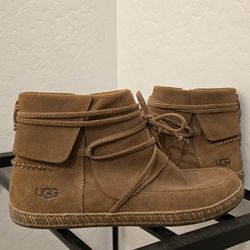 Ugg Reid Moccasins Bootie Size 8 Womens