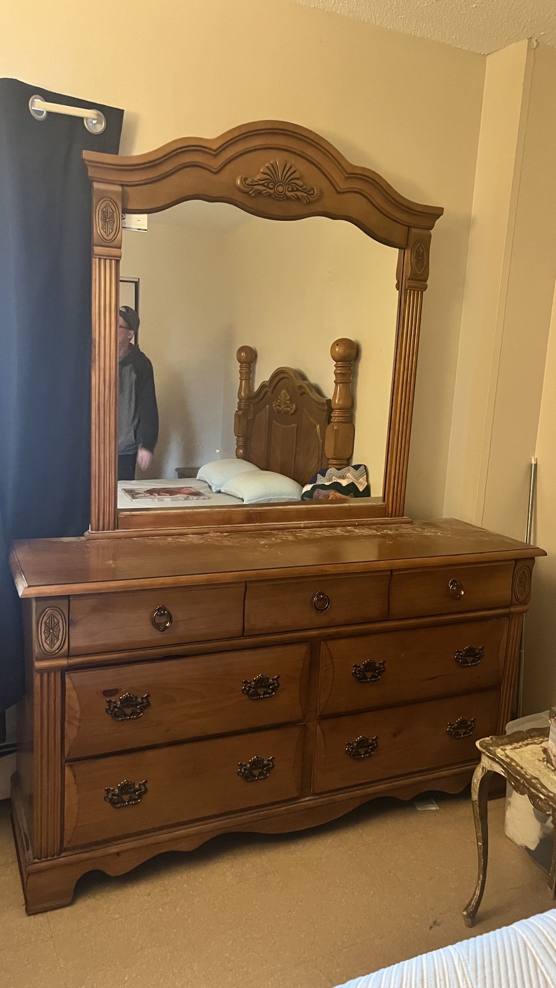 Dresser With Mirror 