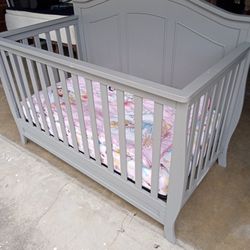 Million Dollar Baby Co. Baby Crib
