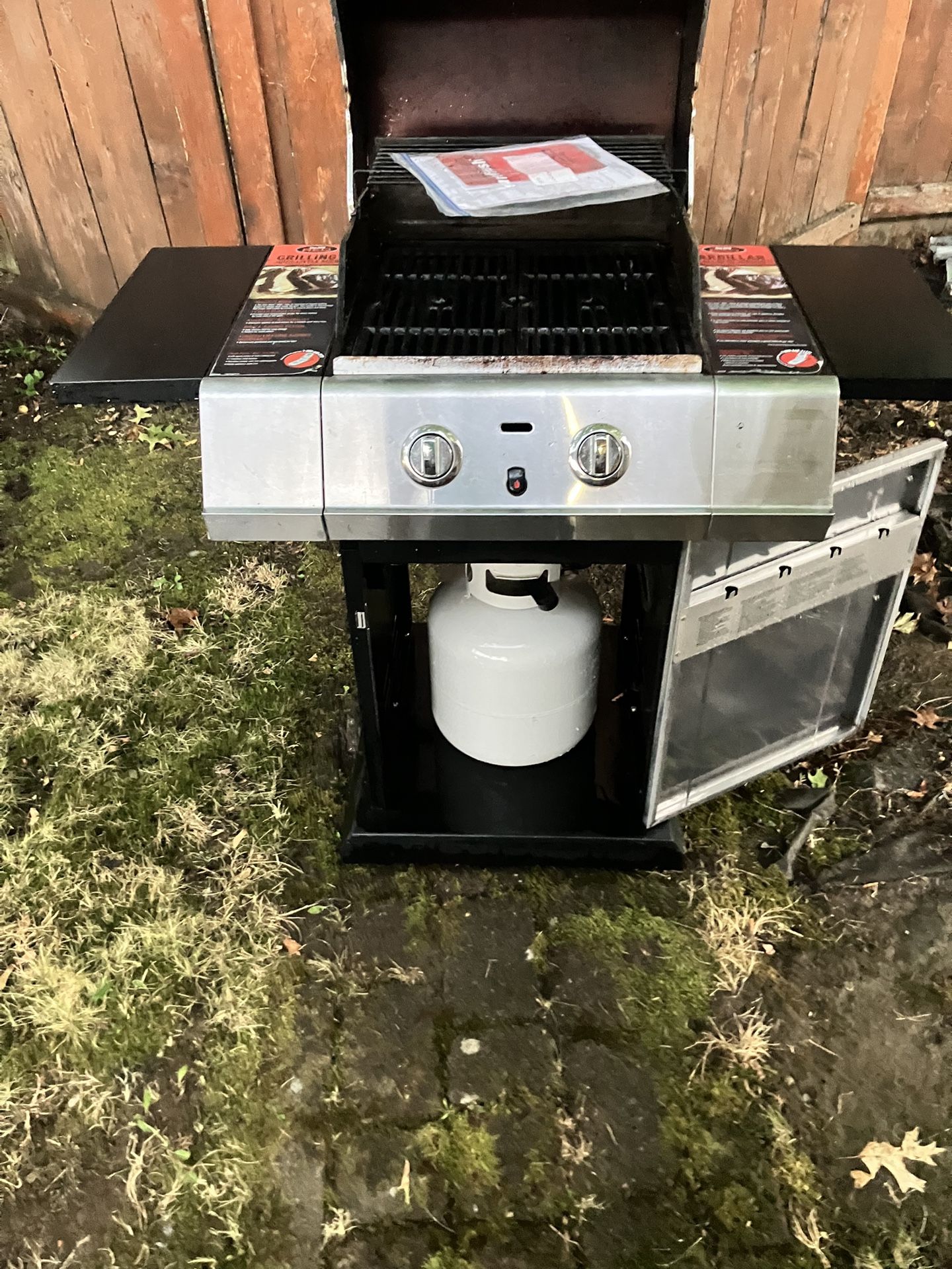 SUPER CLEAN Char-Broil RED Gas Grill w/Certified Tank