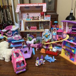 Doll House Bundle With Toys !! 