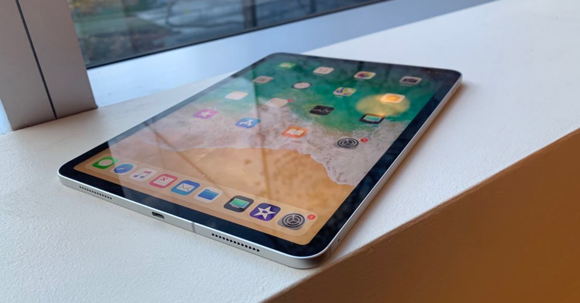 2019 Ipad pro 11.5 inch 64 gig with otter box and apple pencil