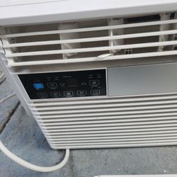 Window A/C works GREAT 6,000BTU