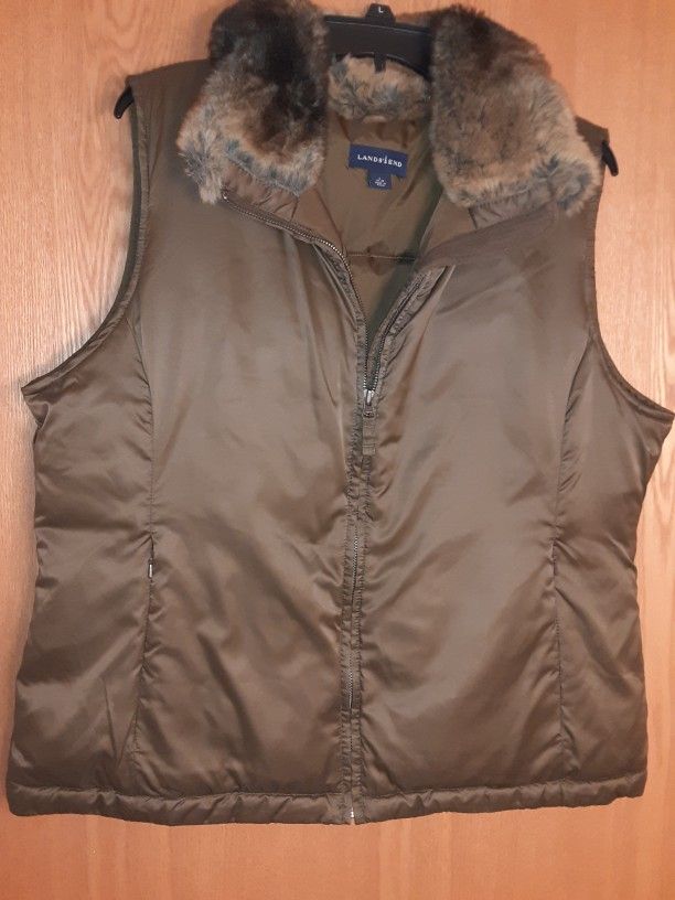Womens size Large Lands End Fur Collar vest