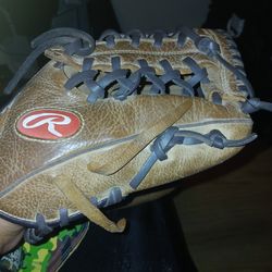 Rawlings brown  size medium yo large