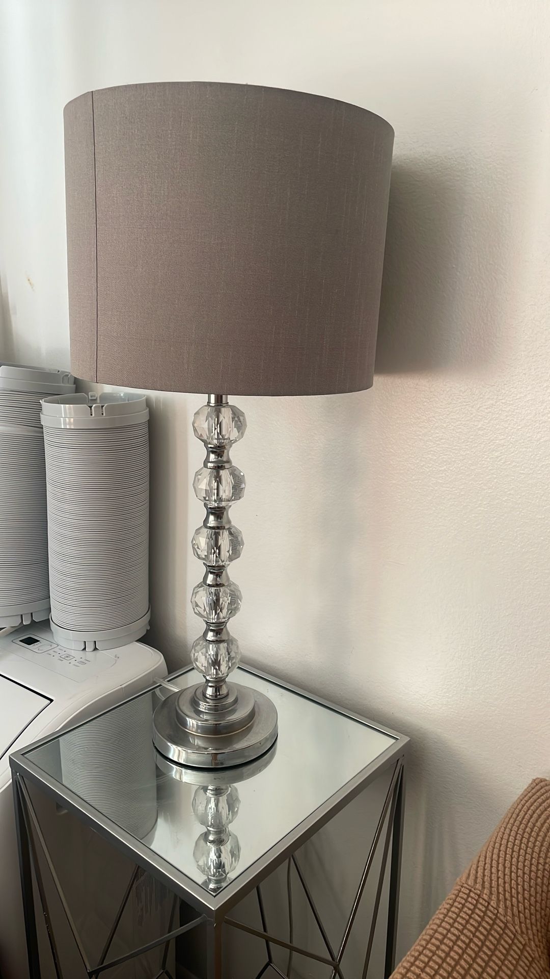 Lámpara Y Mesa